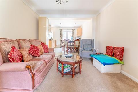 3 bedroom property for sale, Avenue Crescent, Hounslow TW5