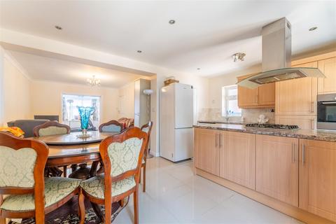 3 bedroom property for sale, Avenue Crescent, Hounslow TW5