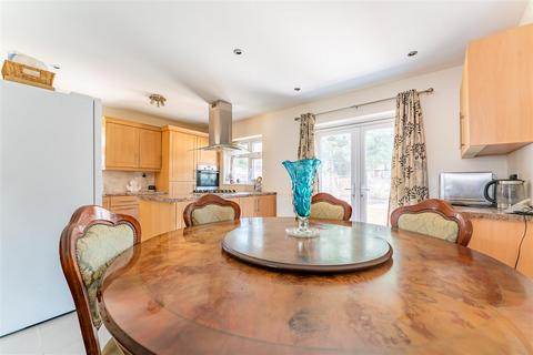 3 bedroom property for sale, Avenue Crescent, Hounslow TW5