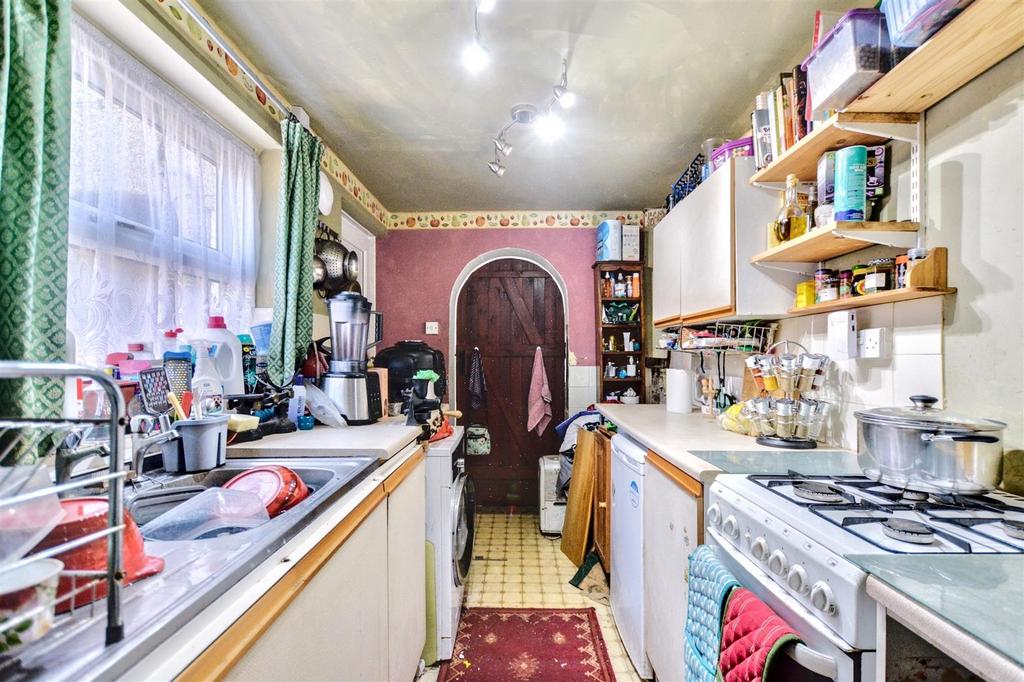 Kitchen 2.jpeg