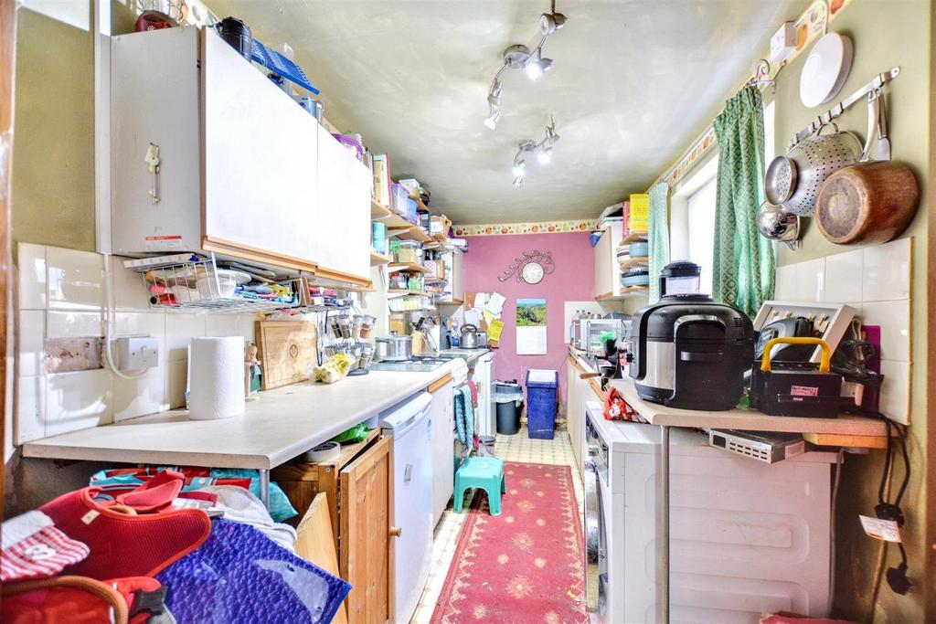 Kitchen 1.jpeg