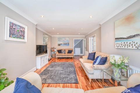 3 bedroom detached house for sale, Smithy Close, Lower Kingswood