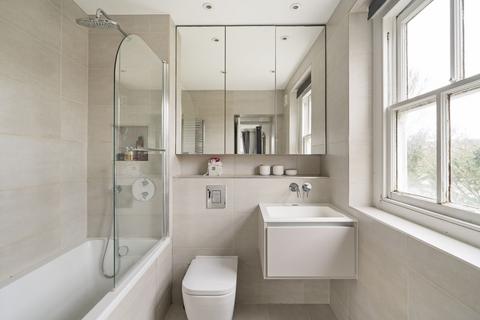 3 bedroom flat for sale, Petersham Road, Richmond, Surrey