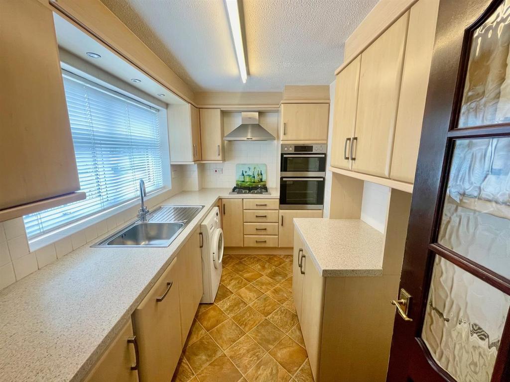Kitchen 2.jpg