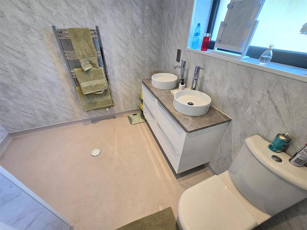 Bungalow Master Bedroom Ensuite