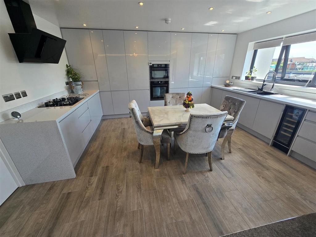 Bungalow Lounge/Diner/Kitchen