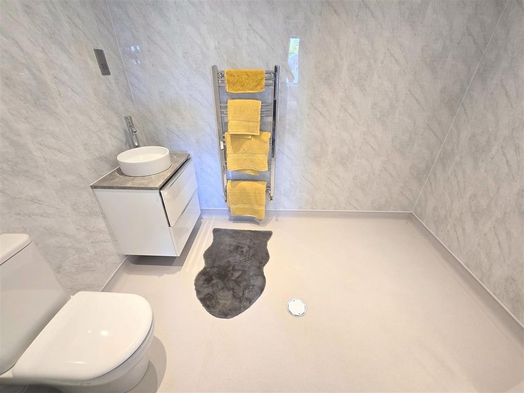 Bungalow Bedroom 2 Shower Room