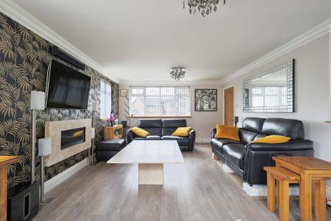4 bedroom detached house for sale, Oakcroft, Stalybridge, Cheshire, SK15 2UQ