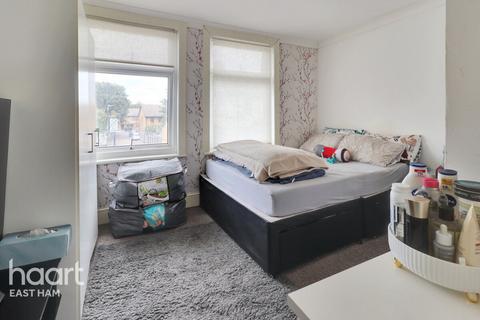 2 bedroom terraced house for sale, Roman Road, London