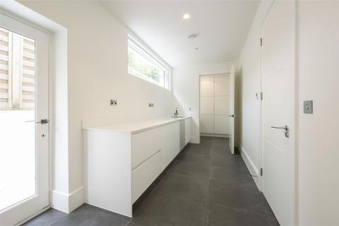 92 Copse Hill, London, SW20 0NN