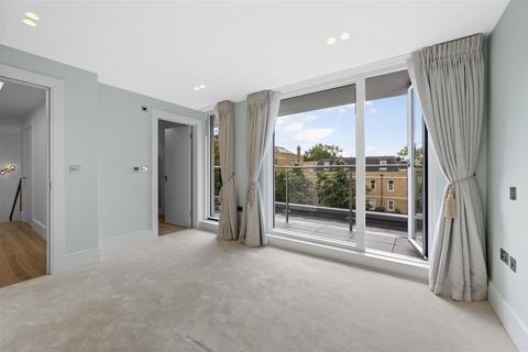 92 Copse Hill, London, SW20 0NN