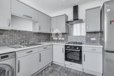 3 bedroom terraced house to rent, Gratian Close, Colchester CO4
