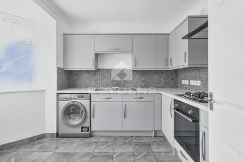 3 bedroom terraced house to rent, Gratian Close, Colchester CO4