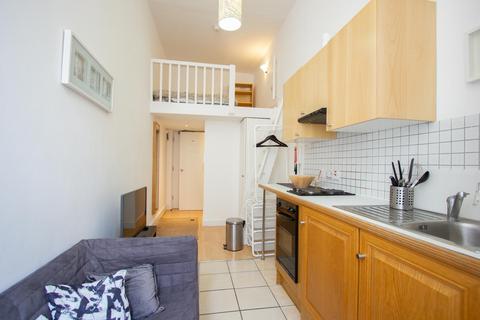 Studio to rent, Penywern Road, London SW5