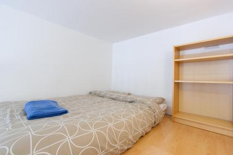 Studio to rent, Penywern Road, London SW5