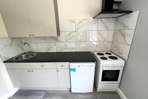 Studio to rent, Woodland Way, Mill Hill, NW7