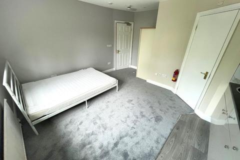 Studio to rent, Woodland Way, Mill Hill, NW7