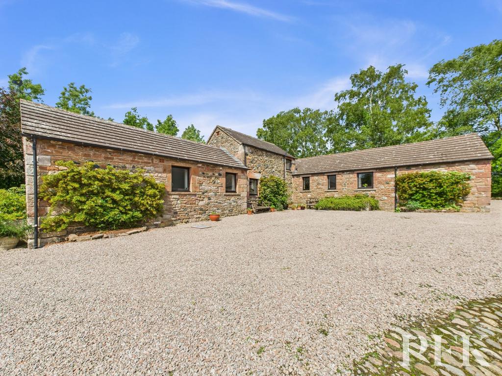 Bridle Cottage and Stirrup Cottage