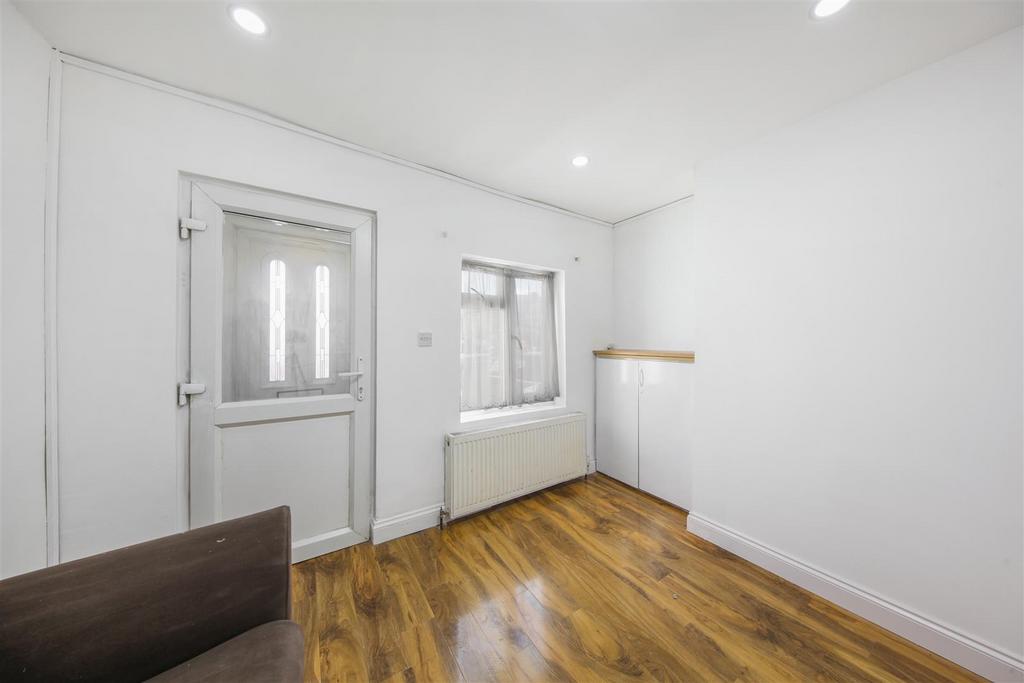 867 Harrow Road - mr2 Sy0 ORA1pm5 Kb Fxi Js.jpg