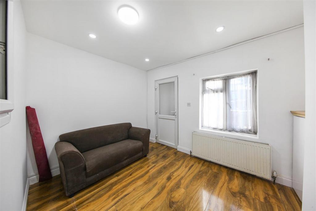 867 Harrow Road - 9 Bp Odlf ZJ4 I17 Y2 Ip YFO.jpg