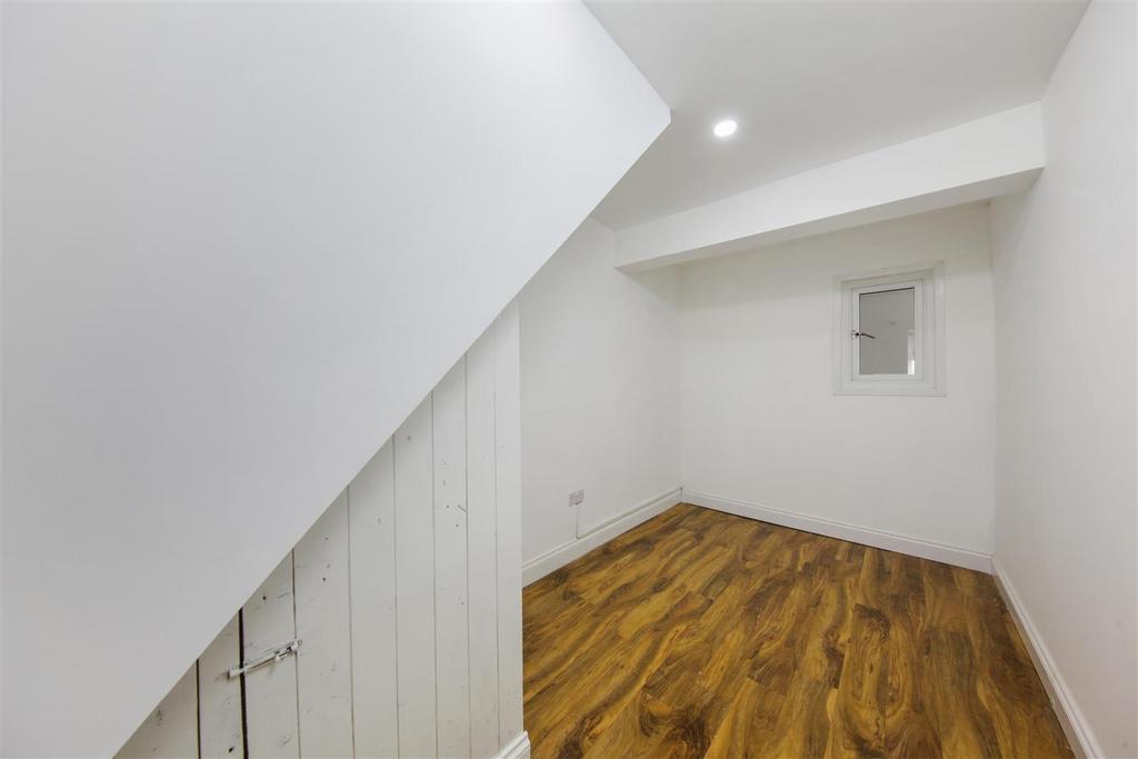 867 Harrow Road - dtg40zs2 S9725 AW8mxa Q.jpg