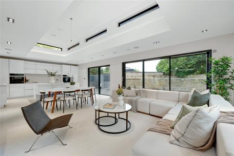 4 bedroom detached house to rent, Lavender Mews, Surbiton, KT6