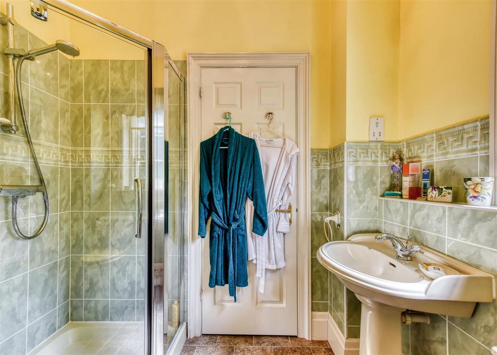 Ashfield House-bed3 ensuite2.jpg