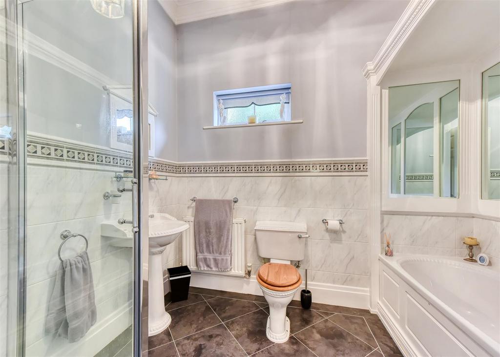 Ashfield House-bathroom.jpg