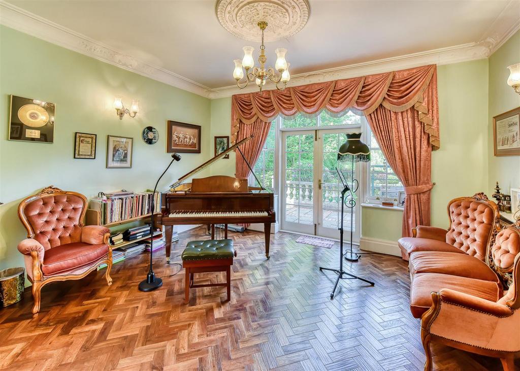 Ashfield House-sitting.jpg