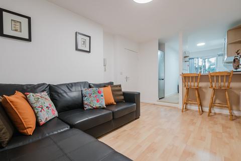 4 bedroom flat to rent, Ellerslie Court, M14 5RH