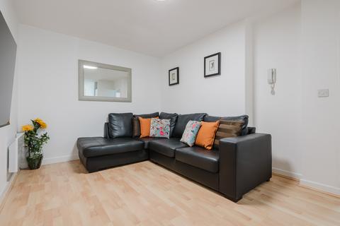 4 bedroom flat to rent, Ellerslie Court, M14 5RH