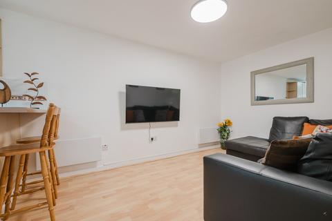 4 bedroom flat to rent, Ellerslie Court, M14 5RH