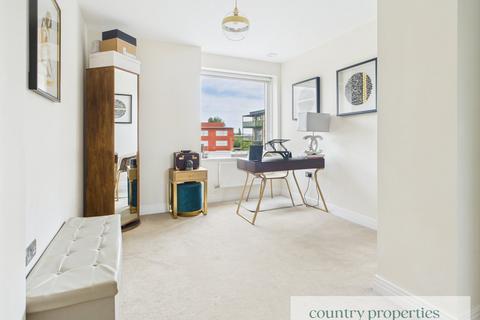 2 bedroom flat for sale, Bessemer Road, Welwyn Garden City, AL7