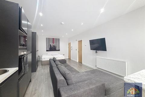 Studio to rent, Coronation Walk, Southport PR8