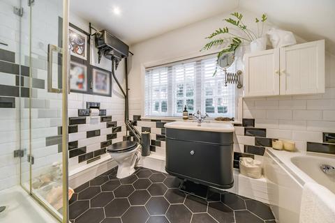 3 bedroom flat to rent, Guildown Road, Guildford, GU2