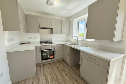 3 bedroom semi-detached house to rent, Kingscote Lane, Thornton, Bradford, BD13