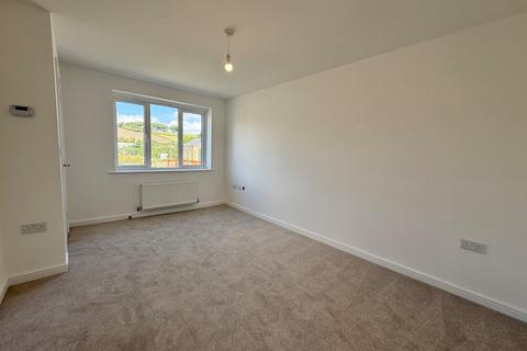3 bedroom semi-detached house to rent, Kingscote Lane, Thornton, Bradford, BD13