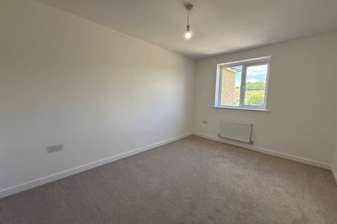 3 bedroom semi-detached house to rent, Kingscote Lane, Thornton, Bradford, BD13