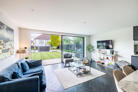 26 Glebe Road, Warlingham, CR6 9NJ