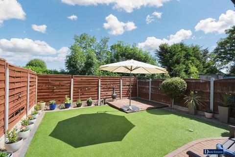 32 Thorncroft, Hornchurch, RM11 1EU