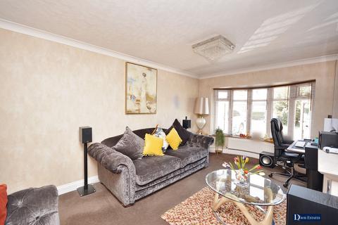32 Thorncroft, Hornchurch, RM11 1EU