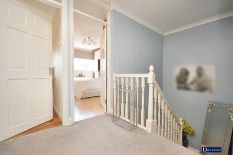 32 Thorncroft, Hornchurch, RM11 1EU