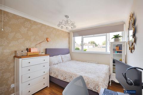 32 Thorncroft, Hornchurch, RM11 1EU