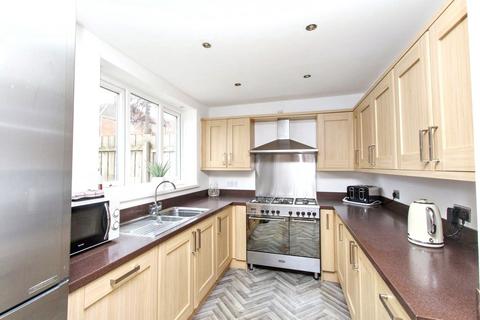 4 bedroom semi-detached house for sale, Bellister Grove, Fenham, Newcastle upon Tyne, Tyne and Wear, NE5 2DN