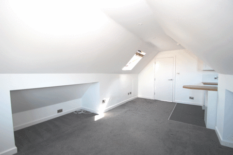 1 bedroom flat to rent, 96A High Street, Lee-on-the-Solent, Hampshire, PO13 9DA