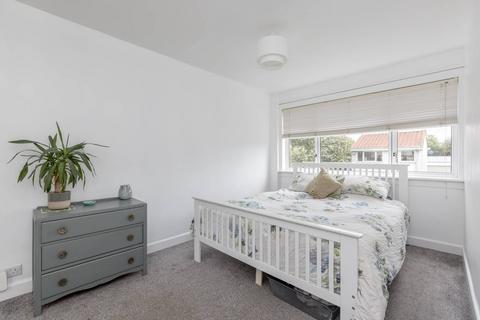 33 Buckstone Road, Edinburgh, EH10 6UA