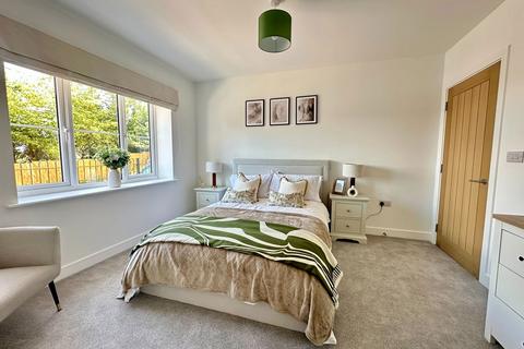 4 bedroom semi-detached house for sale, Vixen Close, Chatham ME5