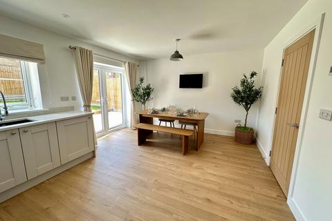 4 bedroom semi-detached house for sale, Vixen Close, Chatham ME5