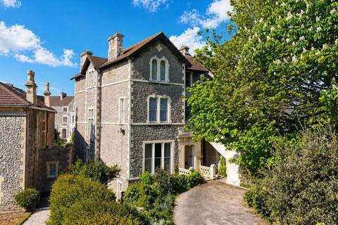 3 bedroom flat for sale, Shrubbery Road, Hillside - Impressive Victorian Flat - Own Entrance