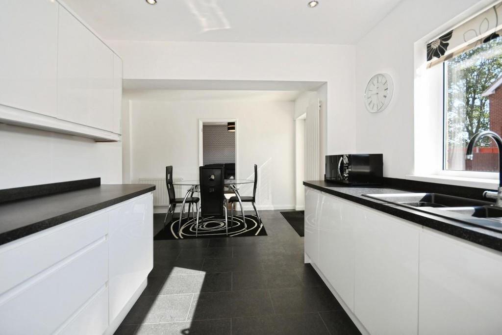 KITCHEN 02.jpg